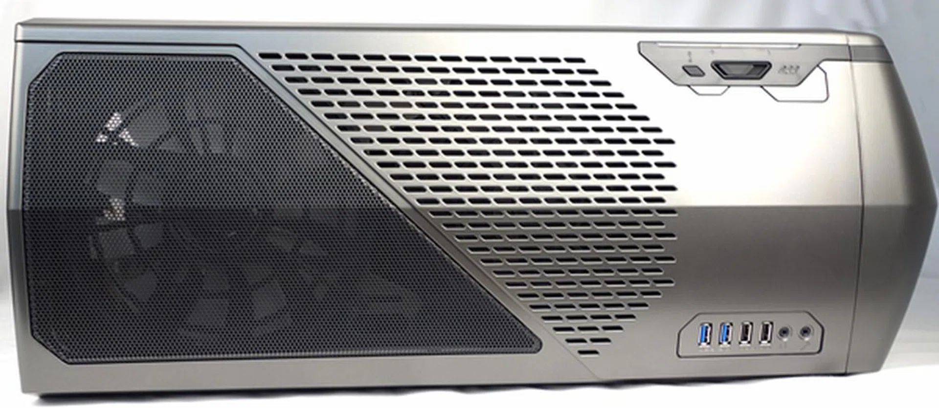 The top view of the Phantom 630. There is a bundled 200mm cooling fan, behind the wire mesh of the top panel.