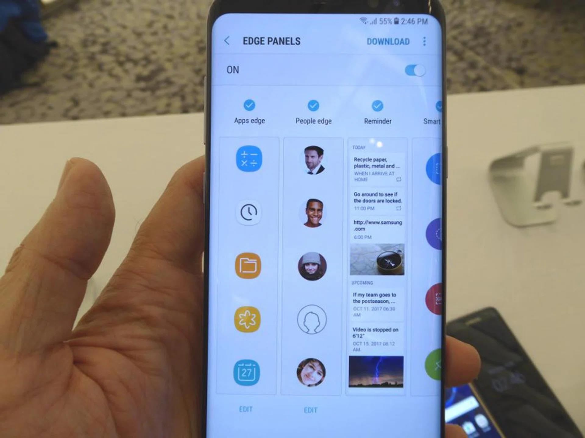 Like the S7 Edge, both S8 and S8+ have curved displays and support Edge Panel configurations.
