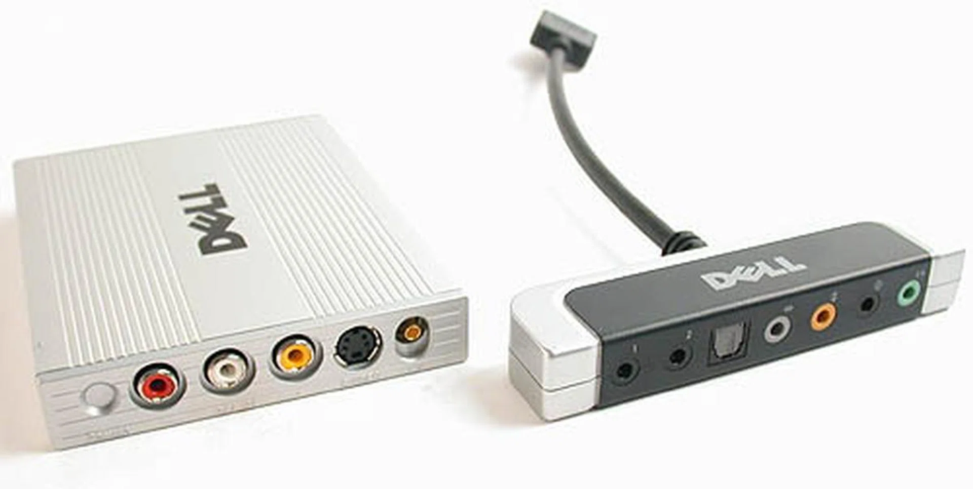 Even with its massive form factor, Dell was unable to squeeze everything in. The external modules include an audio breakout box that has all the audio outputs like S/PDIF and a USB TV tuner that allows the Dell XPS to be a de facto TV and fits with its Media Center functionality. 