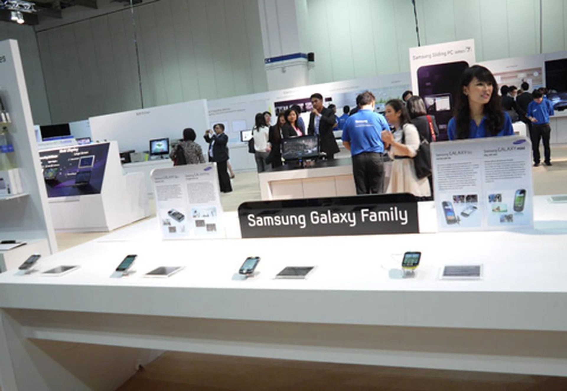 Along with the Galaxy S II, new models such as the Galaxy Ace, Galaxy Fit, Galaxy Gio and Galaxy Mini are also on their way to you.