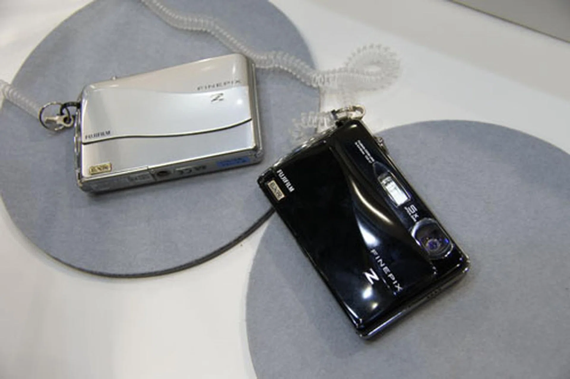 This was the highlight of Fujifilm's booth for us; the new Z700EXR.