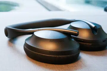 Bose's new noise-cancellers have a completely new design.