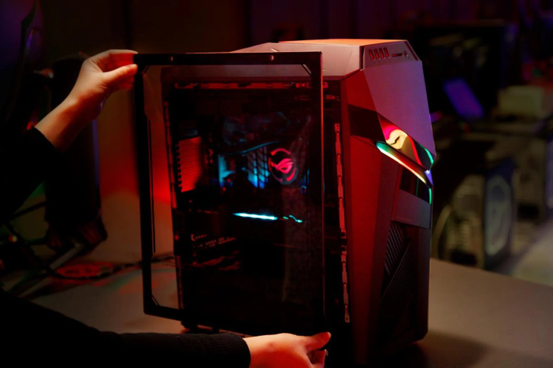 The side panel doesn't slide into the chassis. Instead, it has to be affixed using additional feets and fasteners. (Image source: ASUS)