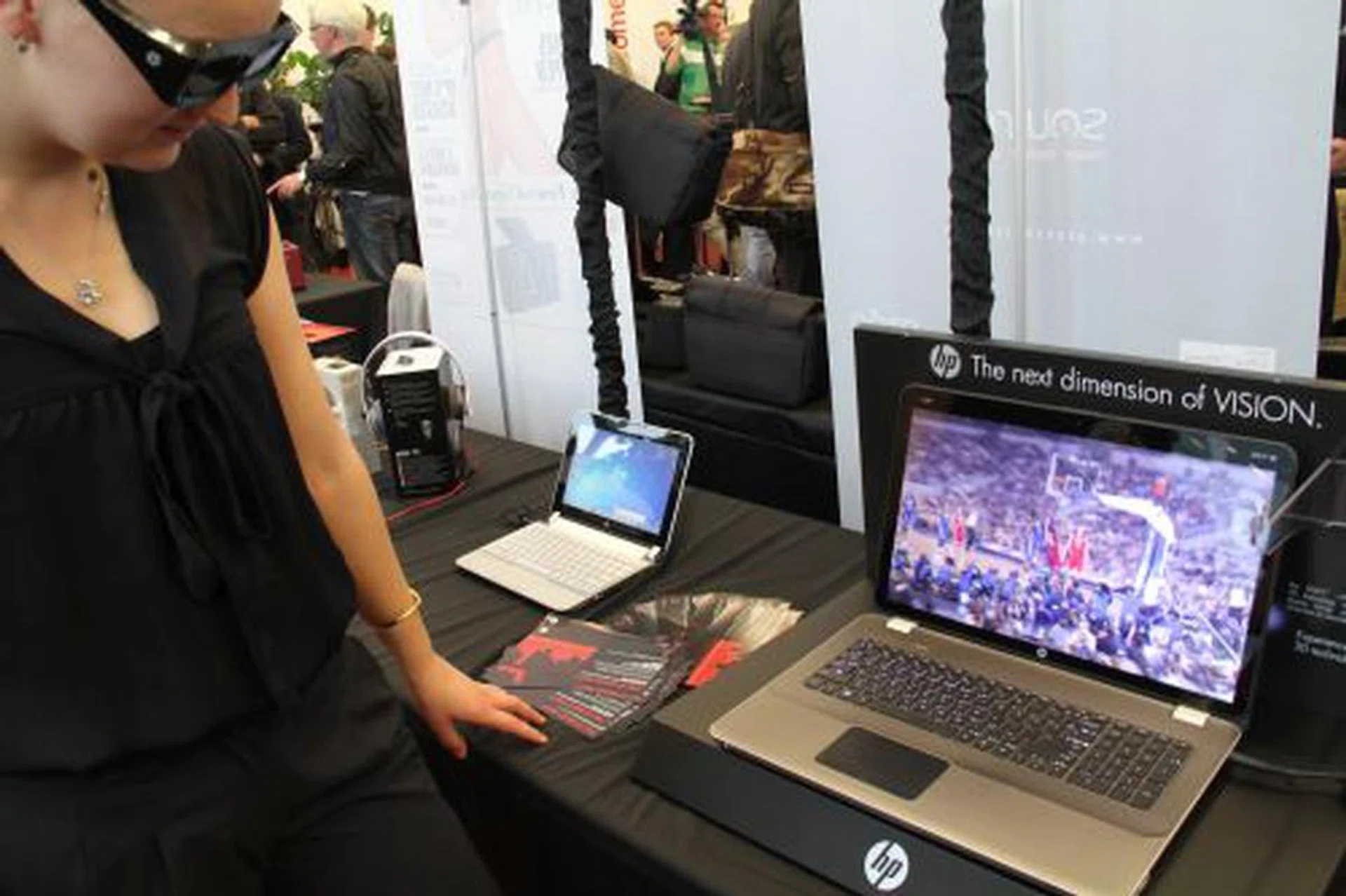 HP got in on the 3D action as well with the introduction of its Envy 17 notebook with a 17.3" 3D Ultra BrightView display screen. The Envy 14 got a different treatment with a special Beats by Dr. Dre edition, complete with a black-and-red design with a cool red backlit Beats logo on the LCD back. Oh it comes bundled with a red Beats headphone too.