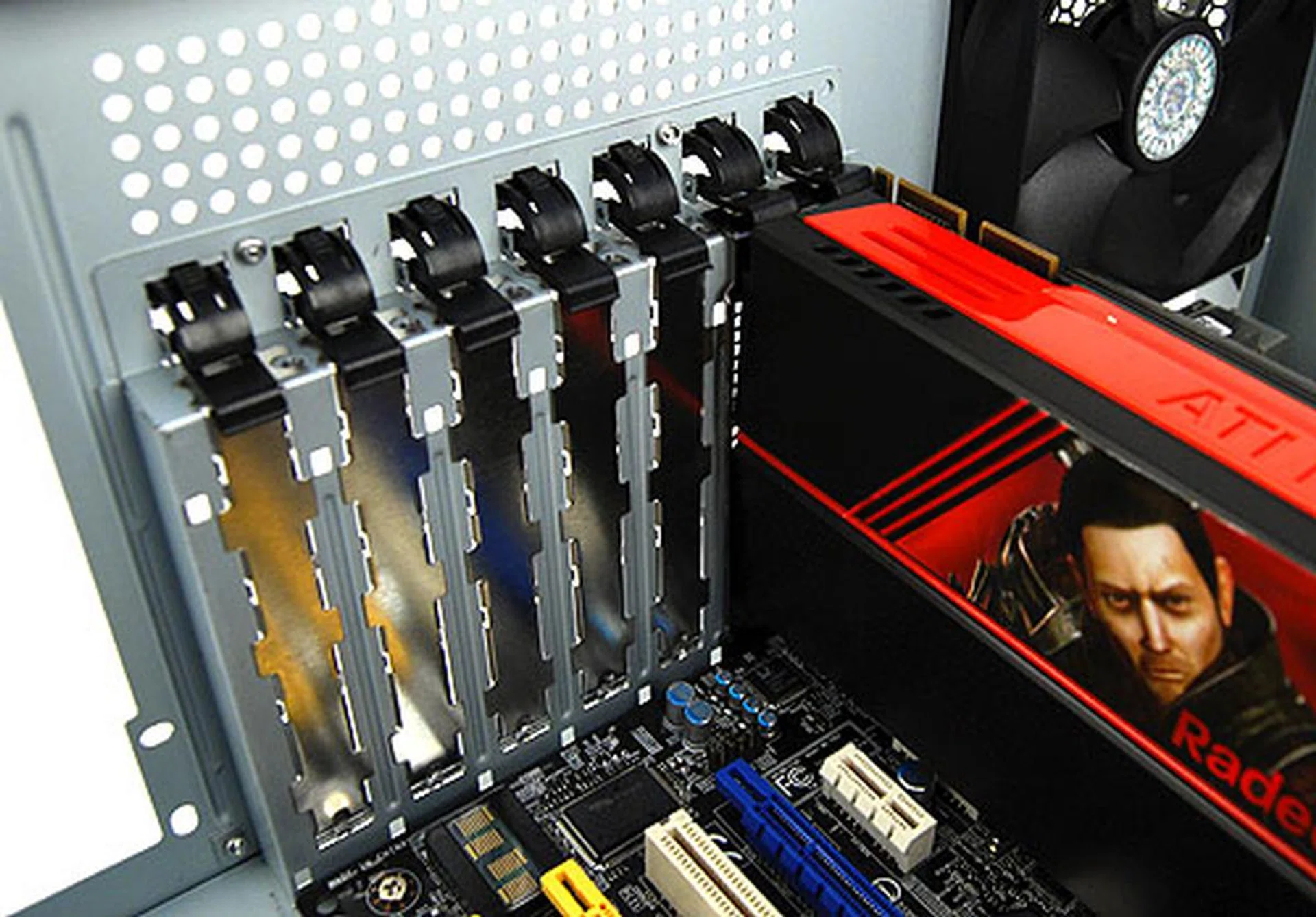 The seven expansion bays make use of a simple latch design to secure devices in place. It's much more convenient than using screws.