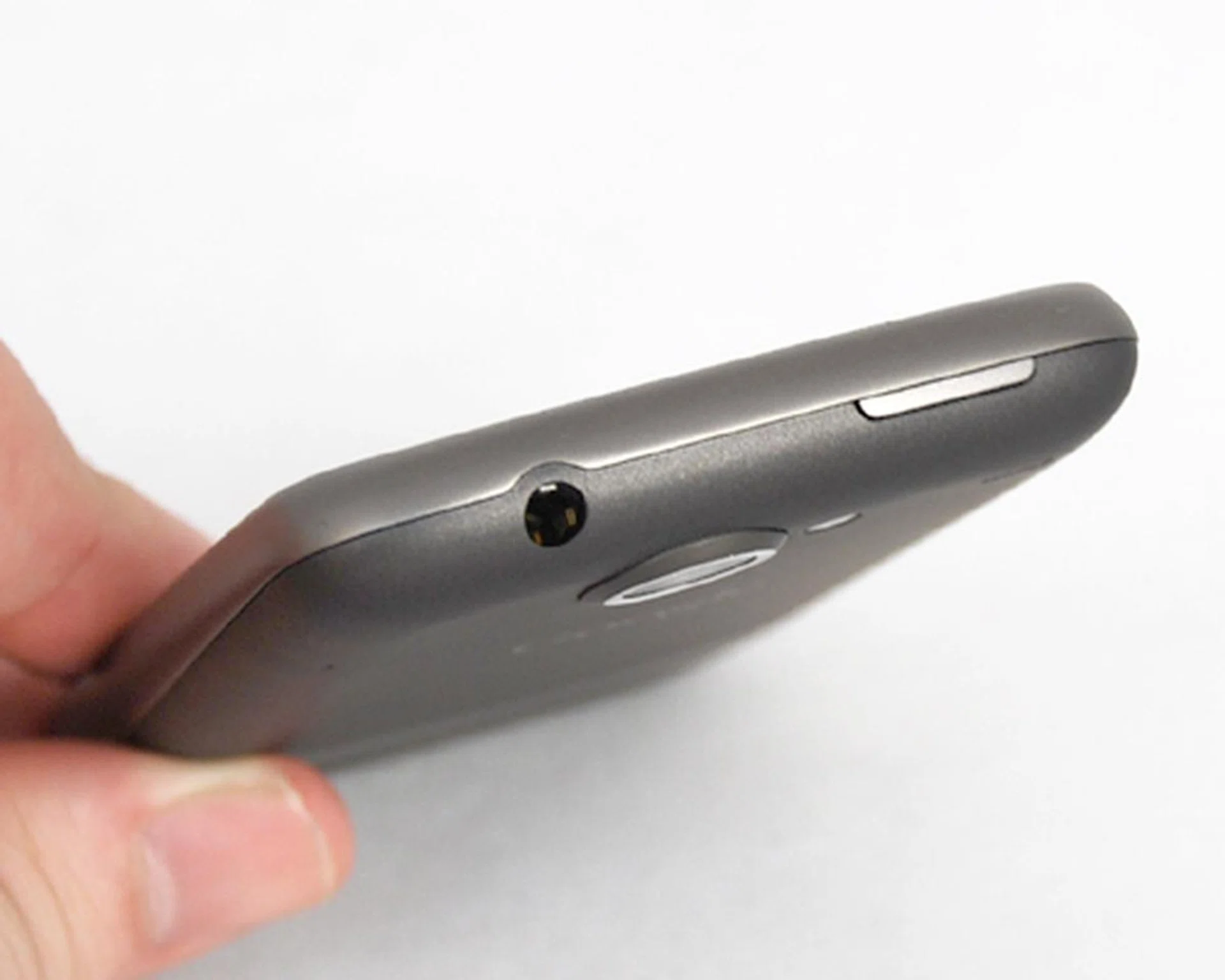 The other visible button would be the Power button, which is a thin strip and sits nicely beside the 3.5mm audio jack.