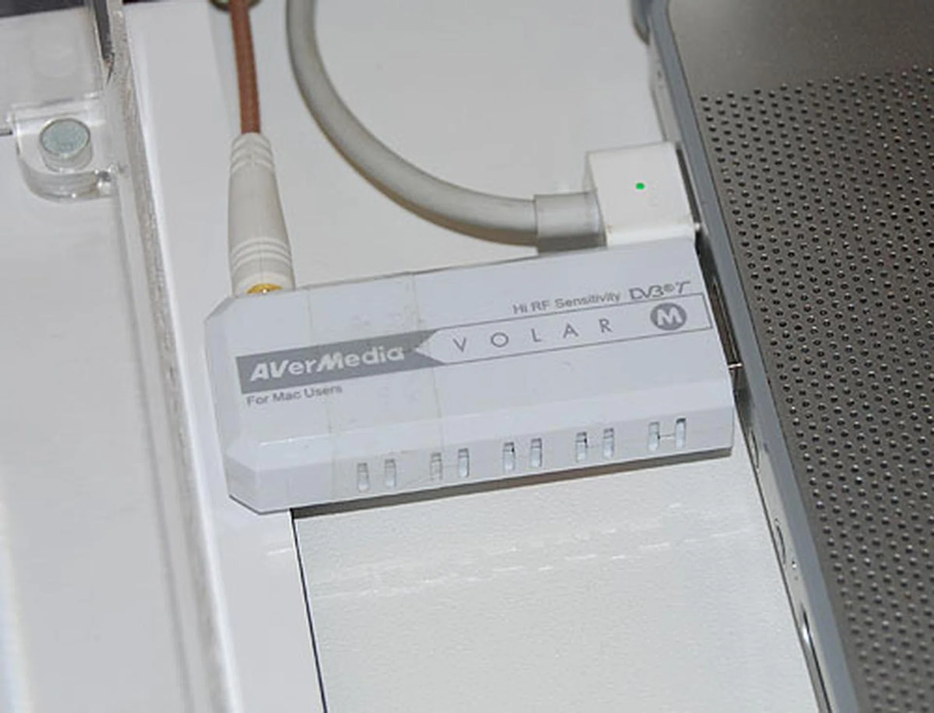Designed for the Apple Mac, the AVerTV Volar M is a DVB-T tuner stick that supports the Apple Remote. But besides that and Mac OS X drivers, we don't see how else is it specific to the Mac platform. 
