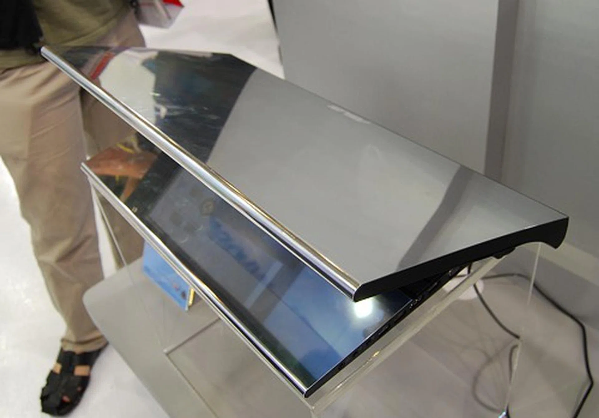 Here's another look at the ASUS NX90.
