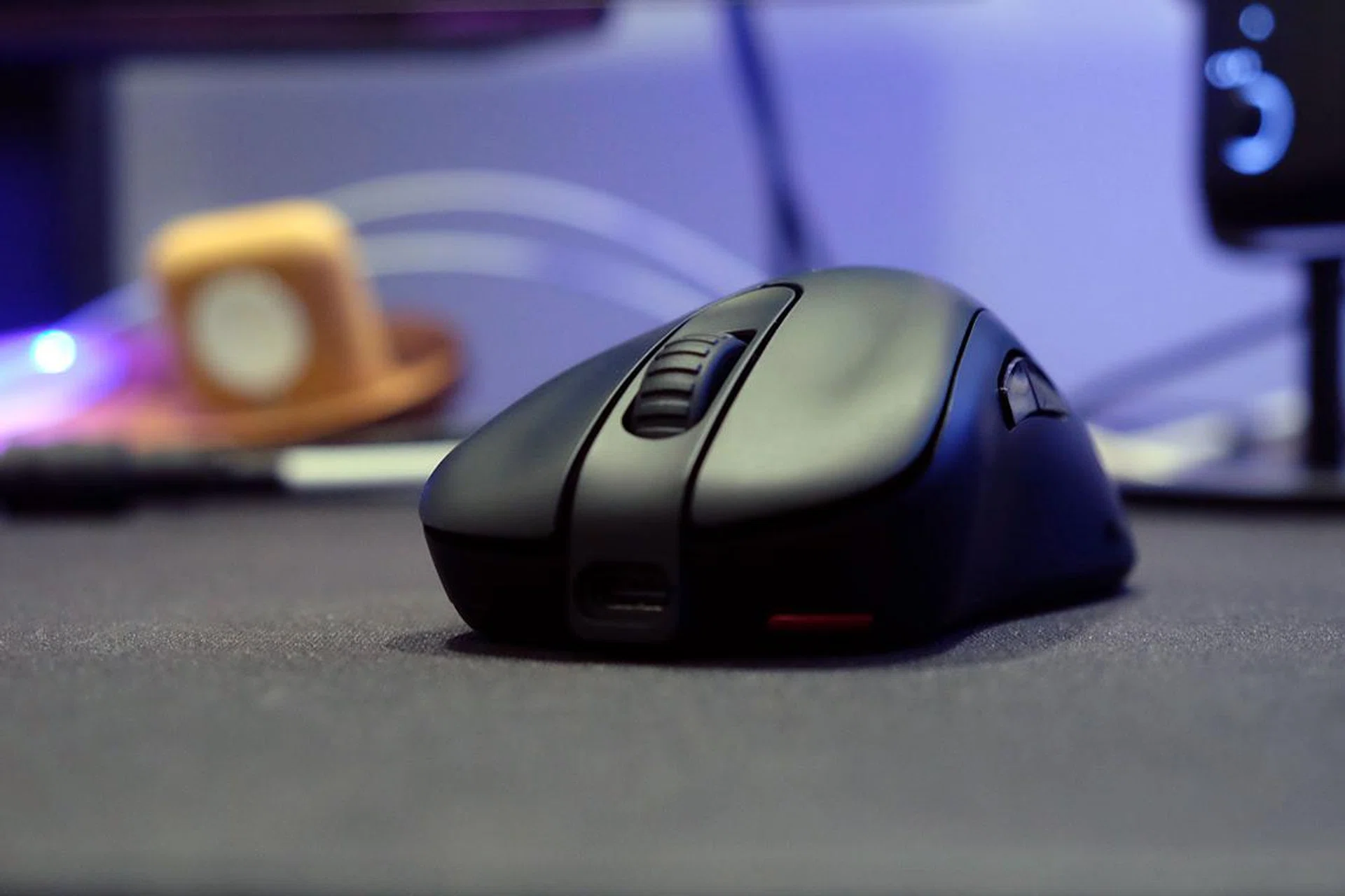 The EC3-CW has a very distinct hump.