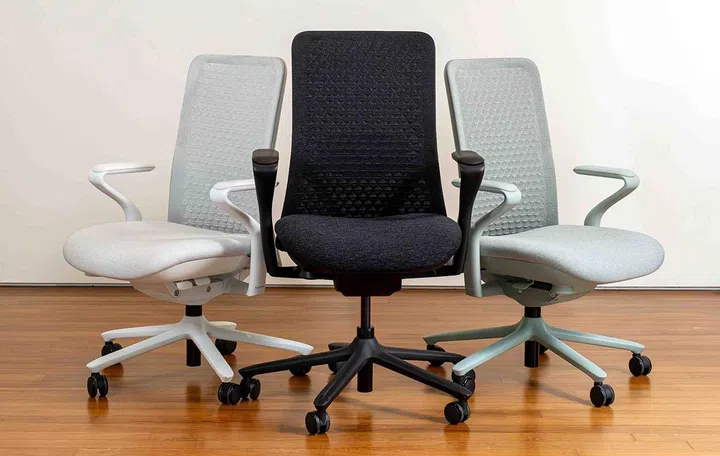 Choose between Charcoal, Lunar and Sage. Photo: Omnidesk