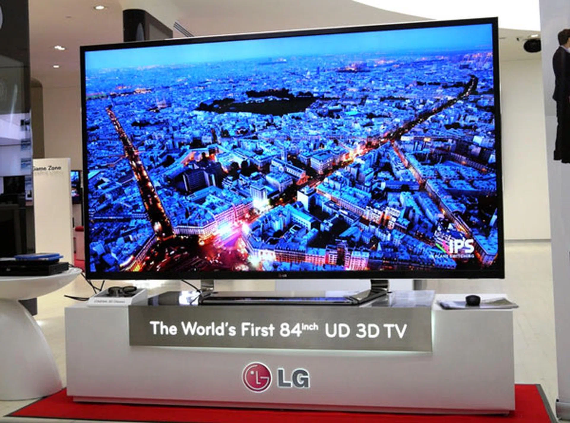 Our tests are not exhaustive given the store's bright lighting conditions, but the LG 84-inch LM9600 has proven its mettle on most fronts, especially where high-definition and 3D content are concerned.