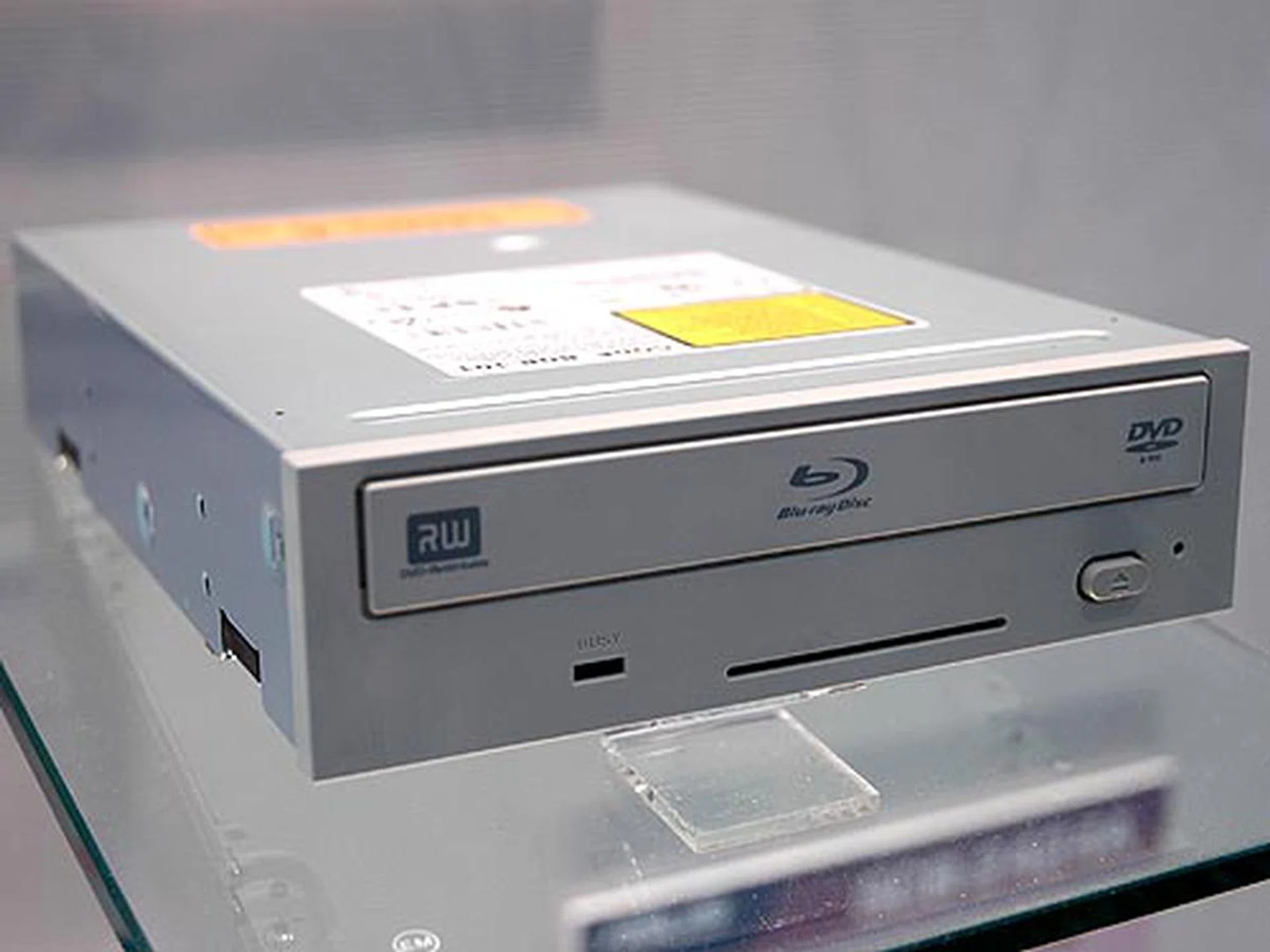 ASUS is joining the Blu-Ray camp with this new Blu-Ray internal drive for the PC. It burns single (25GB) and double layer (50GB) Blu-Ray discs and it will also support burning of DVD+R and DVD-R discs. For now, the drive supports burning of BD-R and BD-RE discs at 2x.