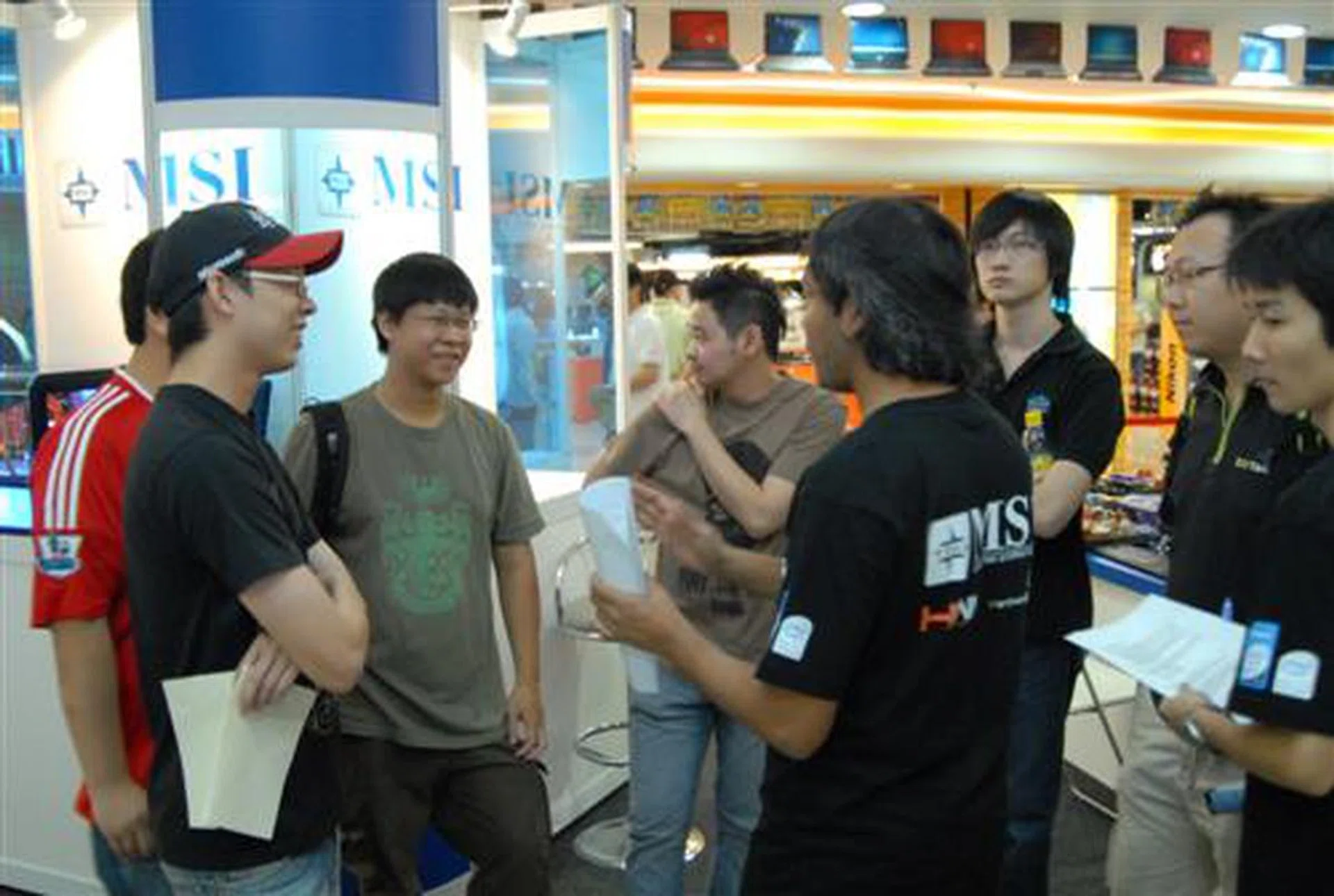  The contestants at the briefing with Navin, HWM Malaysia's Tech Editor.  