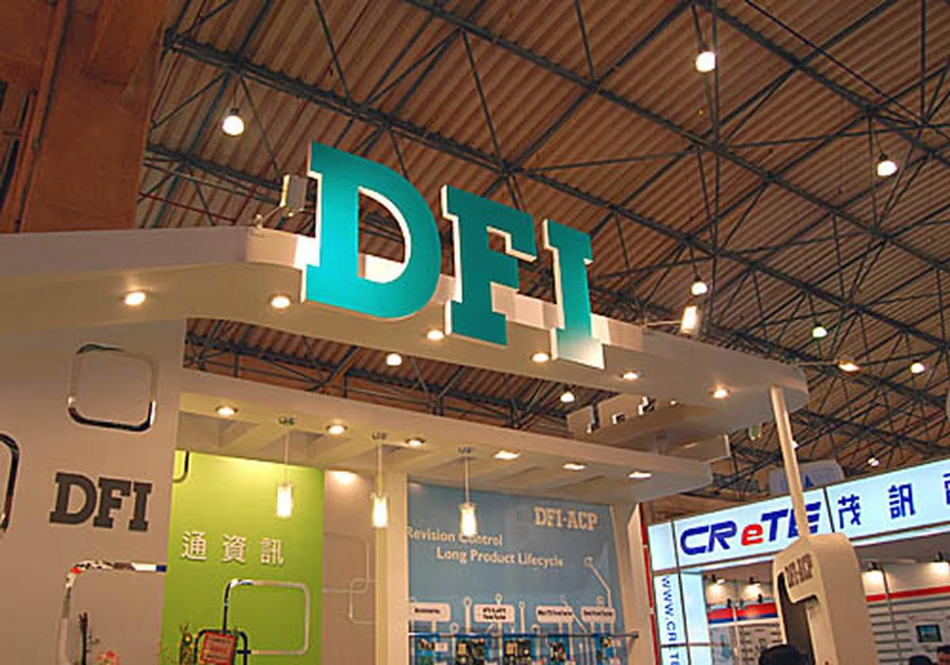  A favored brand of enthusiasts for its focus on overclocking, DFI naturally has the latest motherboard developments at its booth.  