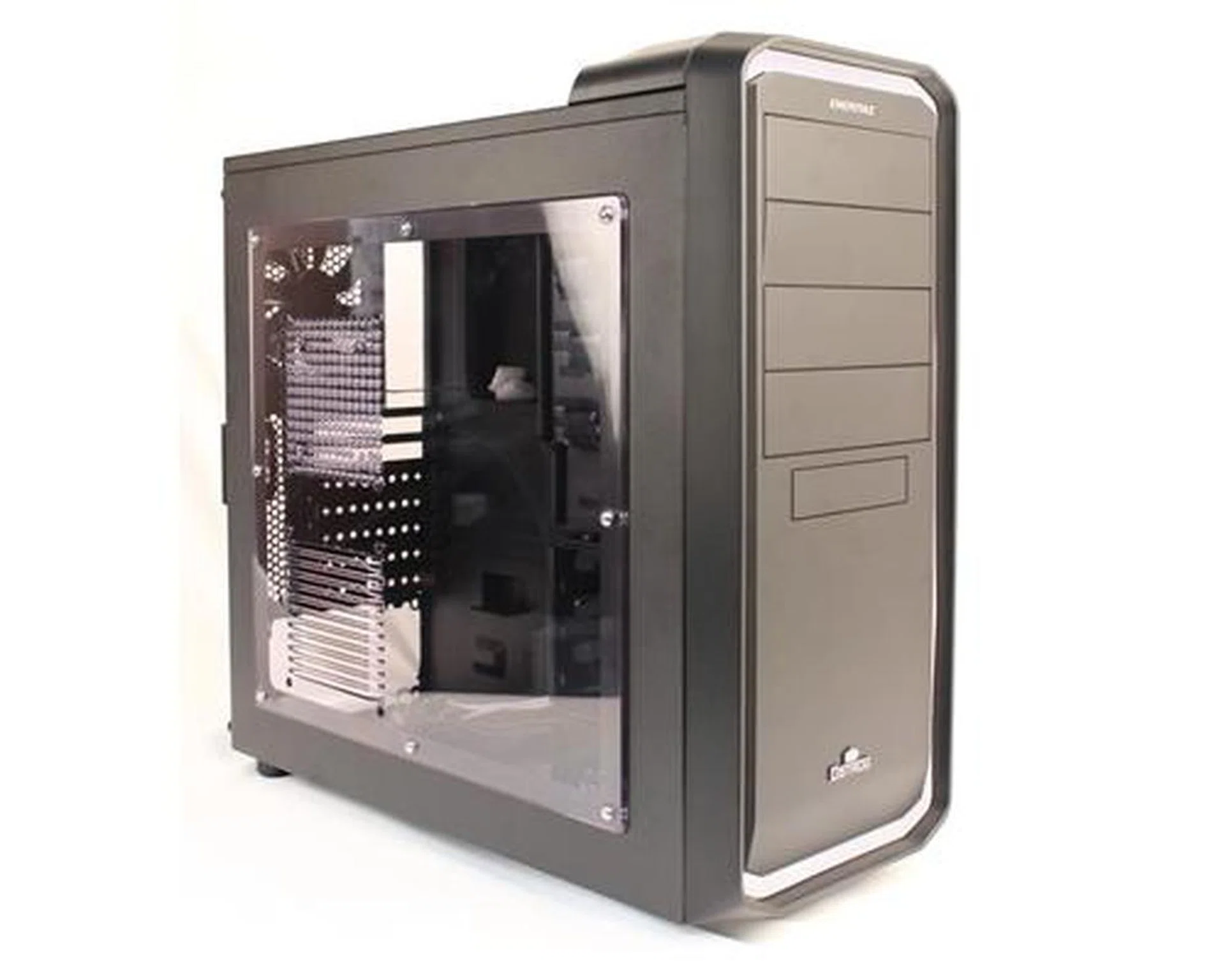 This mid-tower casing has a nice solid feel unlike some entry-level casings where the panels flex due to very thin metal sheets used.