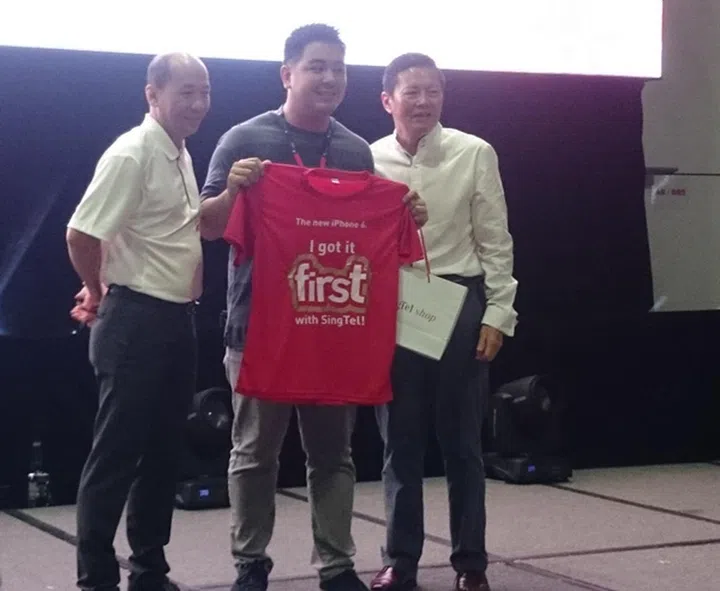 Justin Chow, 28 was the first customer at SingTel to get his hands on the Apple iPhone 6.