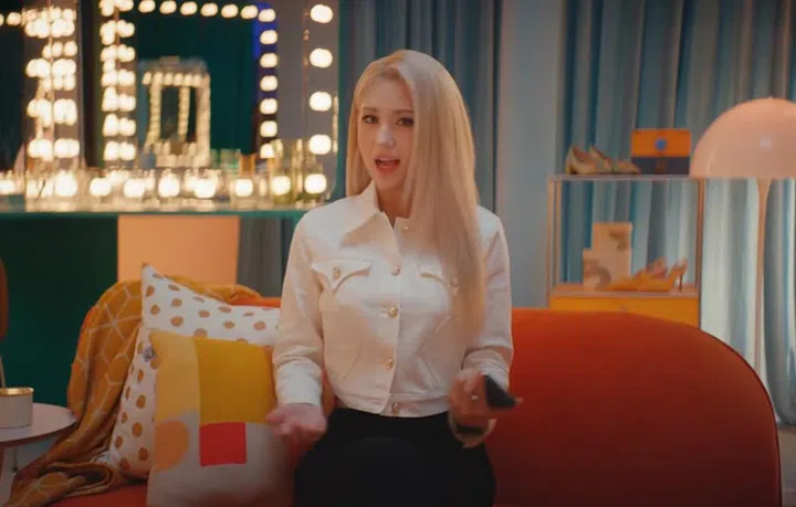 "Why Samsung? Why you no bring these to SG?" - Jeon So-mi, probably.
