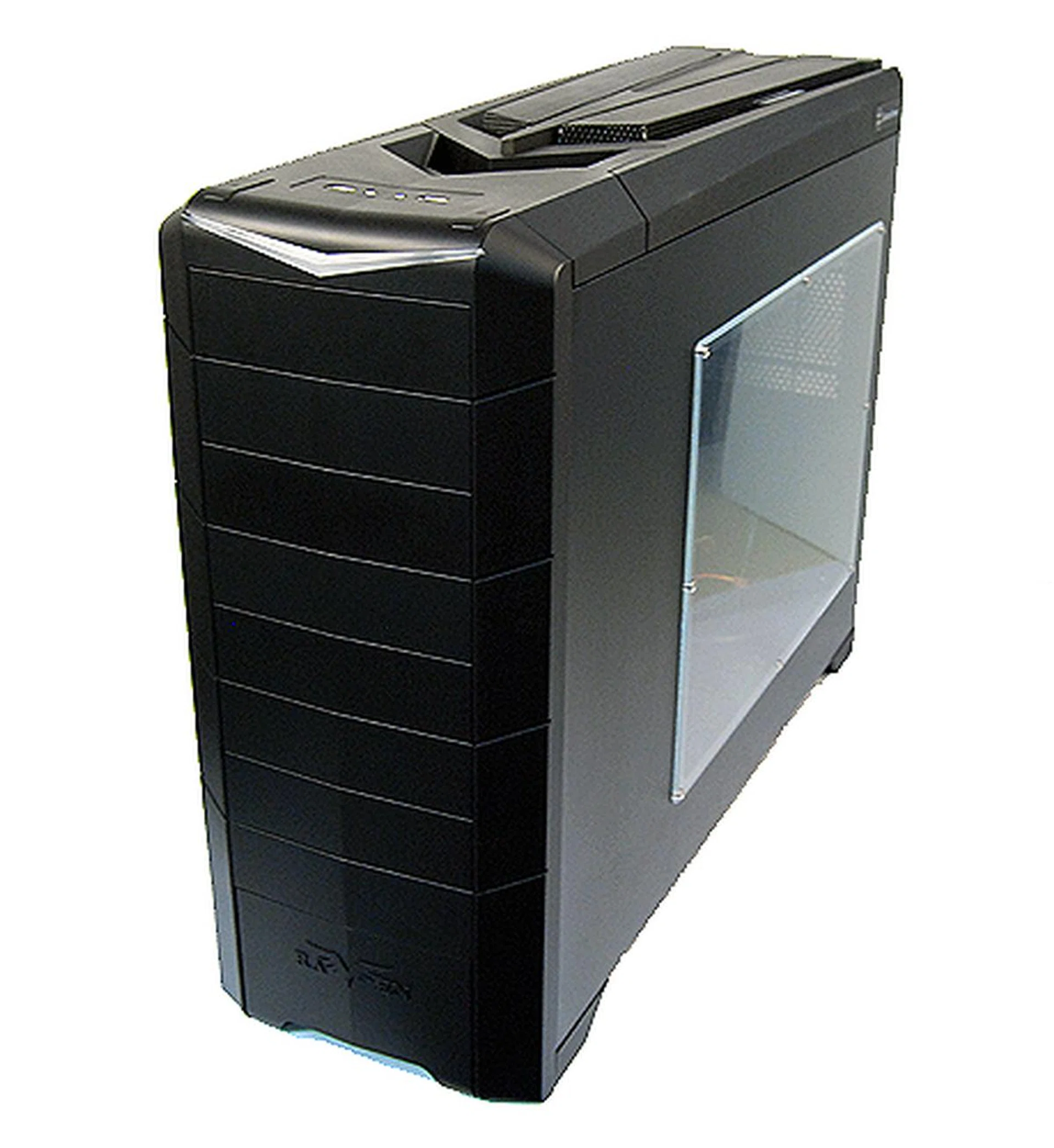 This is the SilverStone Raven RV02 and it's discernibly smaller than its predecessor. That doesn't mean it's small though, it'll easily swallow lesser casings.