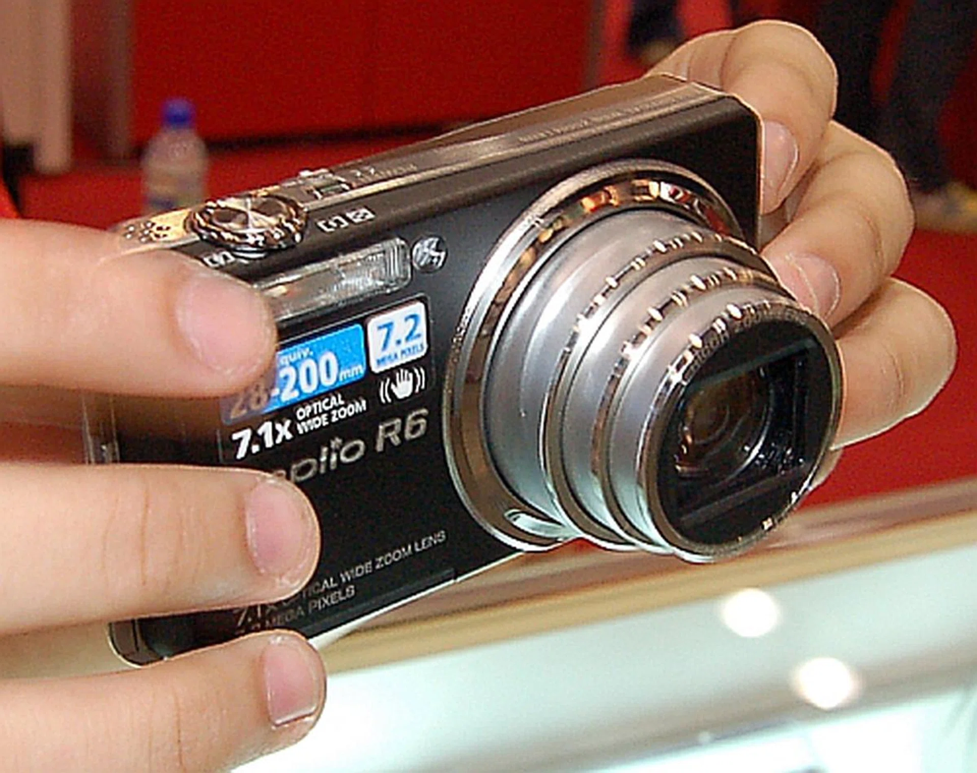  Ricoh has a special preview of the brand new Caplio R6, the world's thinnest 7.2-Megapixel camera with a 7.1x optical wide angle zoom, measuring a 20mm thin compact body. Sadly, the camera is only available for pre-order and will only arrive in the coming weeks. Pre-order pricing at the IT Show is at S$699 or S$599 after a S$100 trade-in rebate for your used camera.  