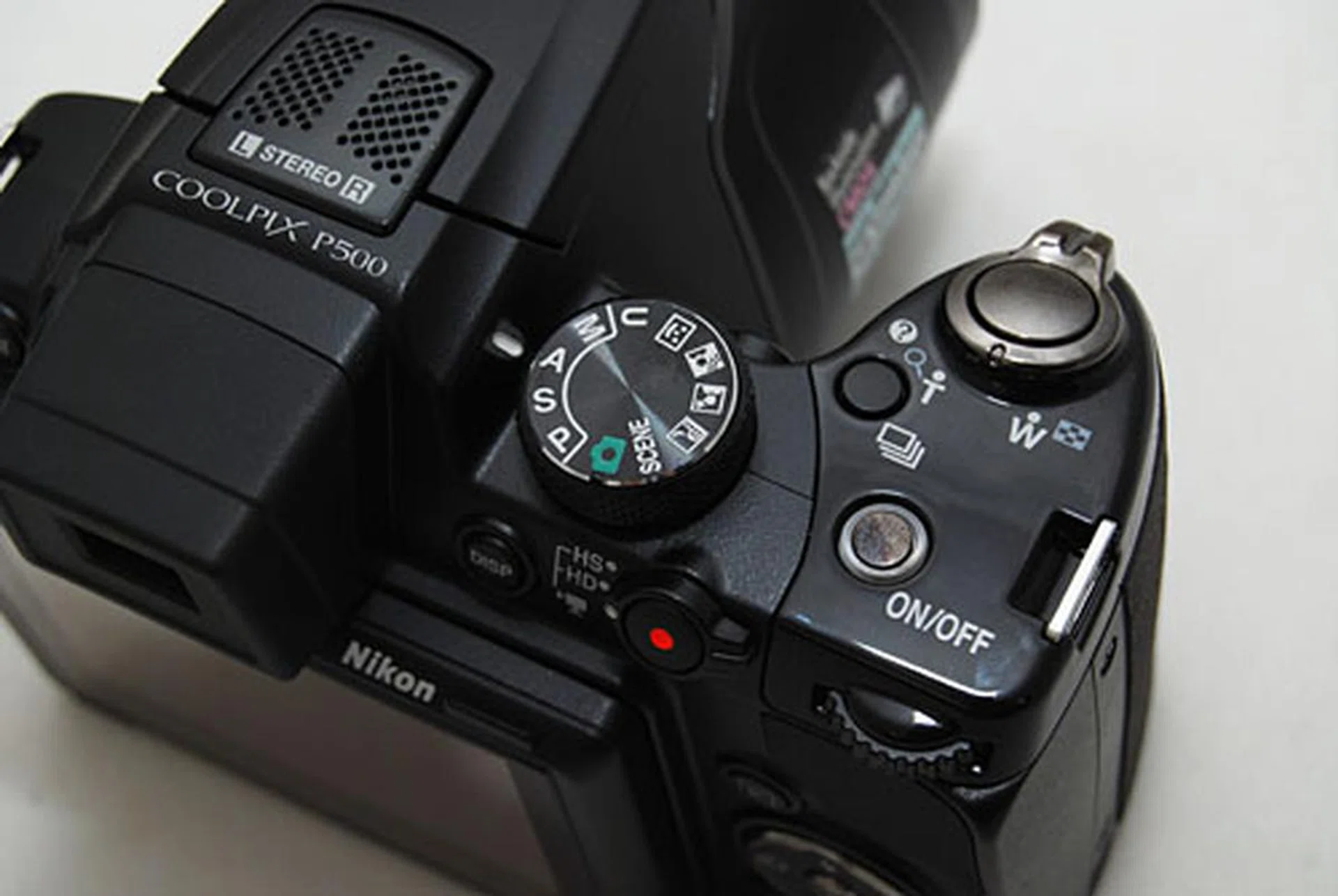 The P500 is an advanced compact that allows full manual control.