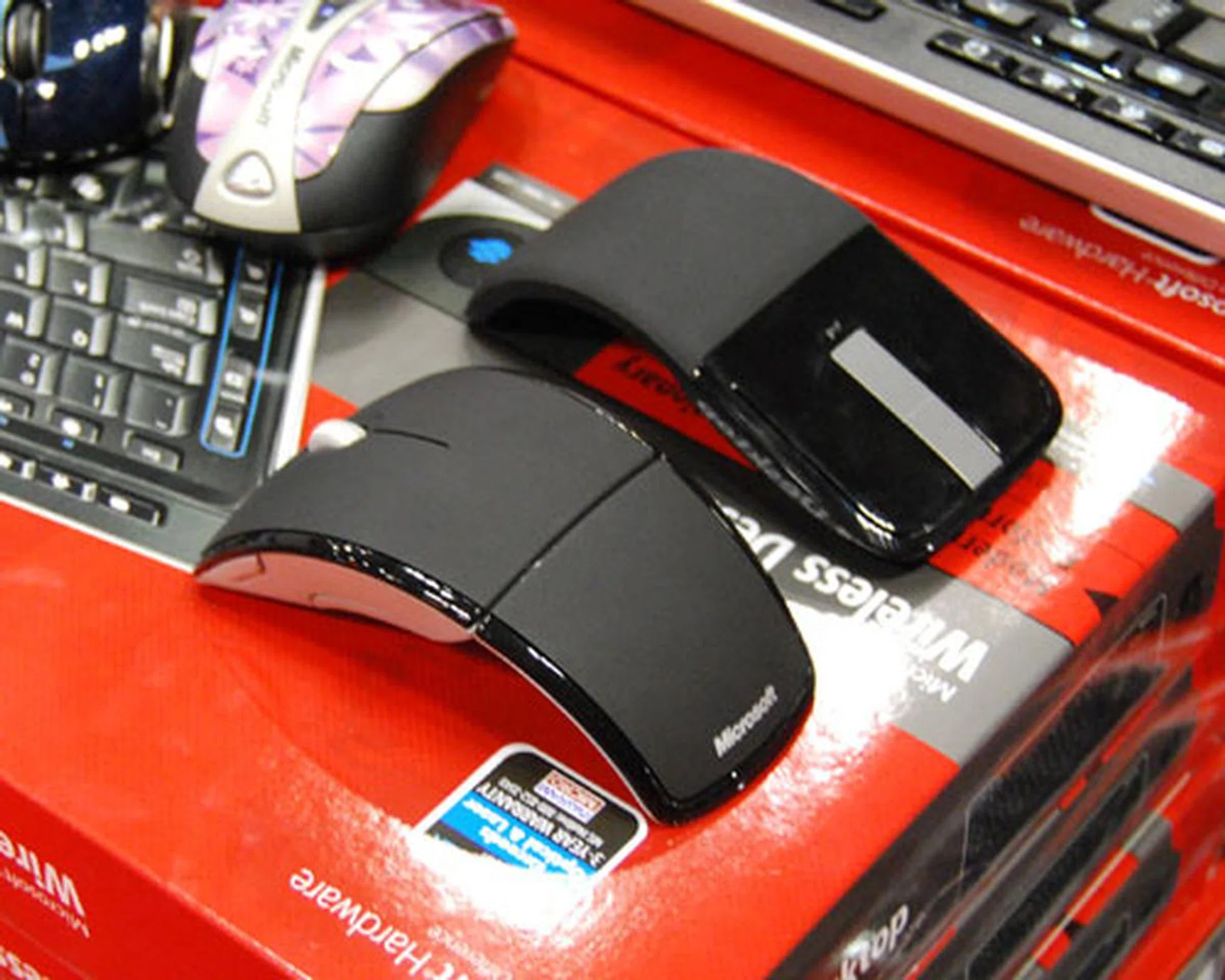 And back to mice, but this time we look at some trendy and fashionable ones. The Microsoft Arc Mouse (bottom) and Arc Touch Mouse (top) are both available at the Microsoft booth. The former gets a price slash to $69 from its usual $89. The newer Arc Touch Mouse, armed with Bluetrack technology for use on almost any surface, makes its debut at IT Show 2011, with an introductory price of $89