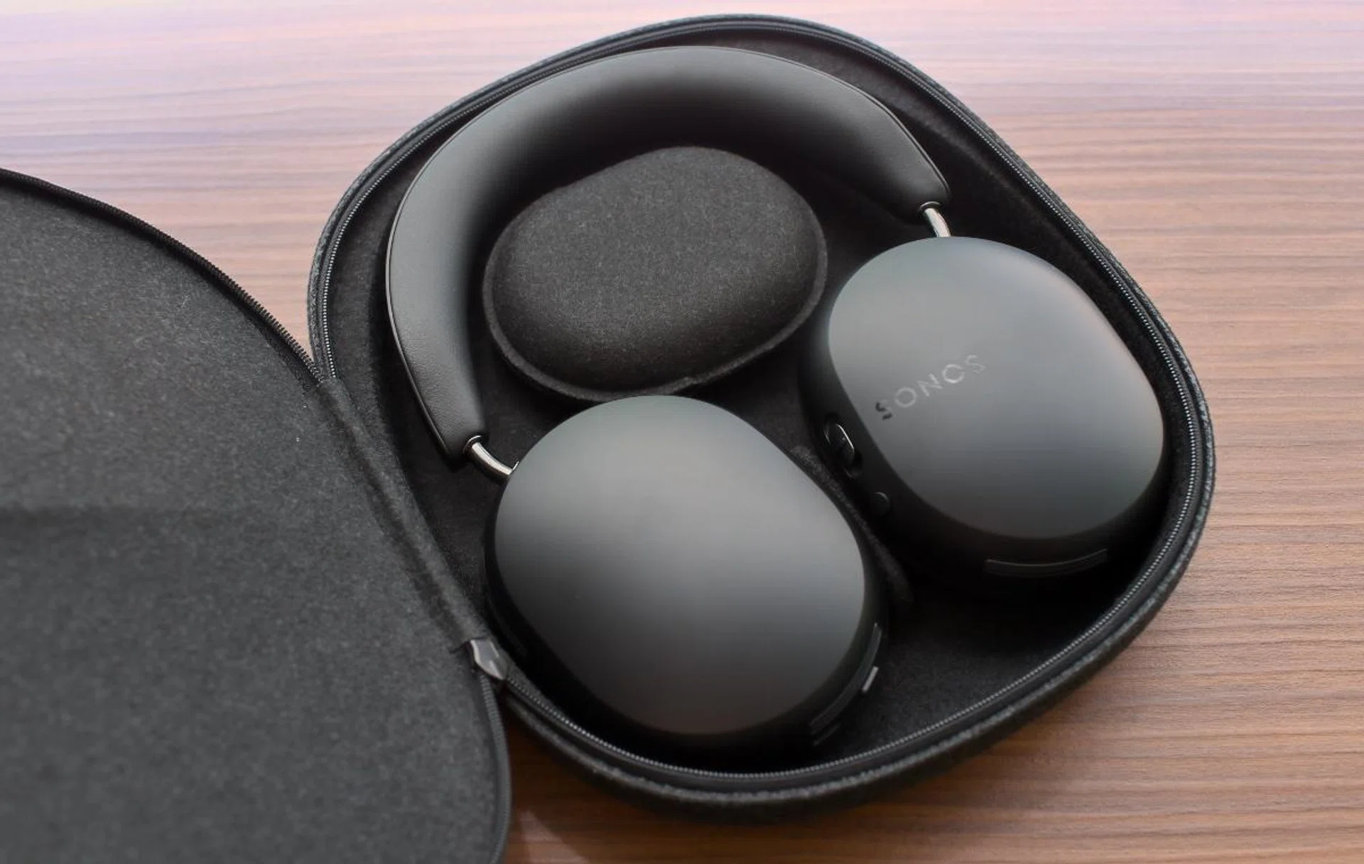 The Ace is a solid set of wireless headphones, but its integration into the overall Sonos ecosystem is half-baked. 