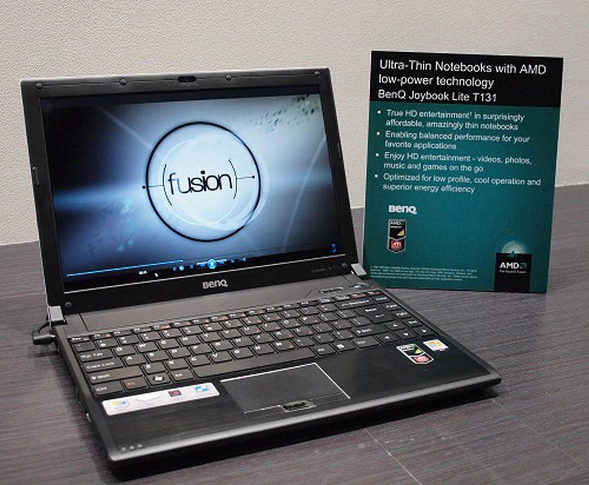  This is BenQ's Joybook Lite T131 and it uses an AMD Sempron processor.  