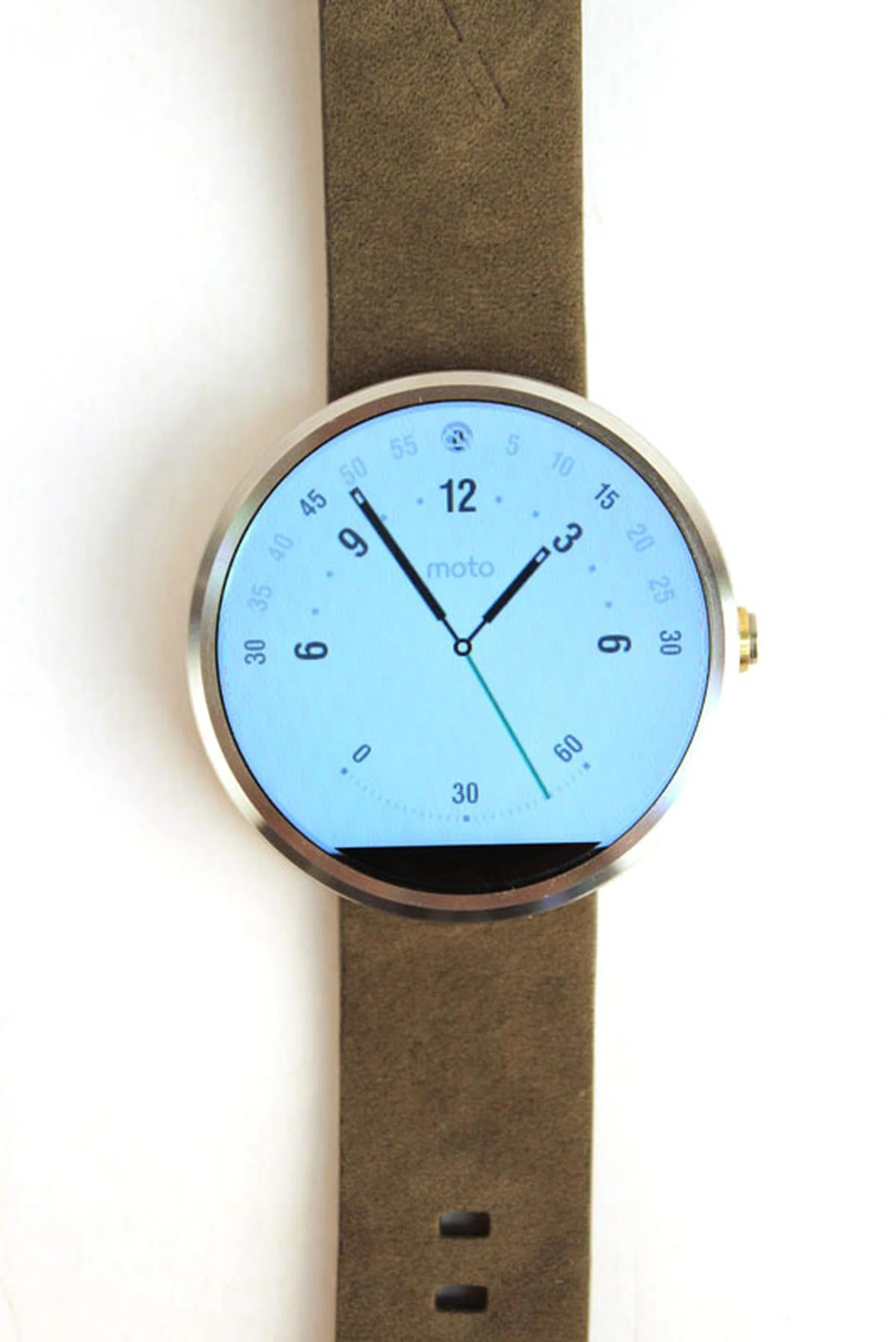 Due to the ambient light sensor at the bottom of the display, white watch faces don't look very good on the Moto 360.