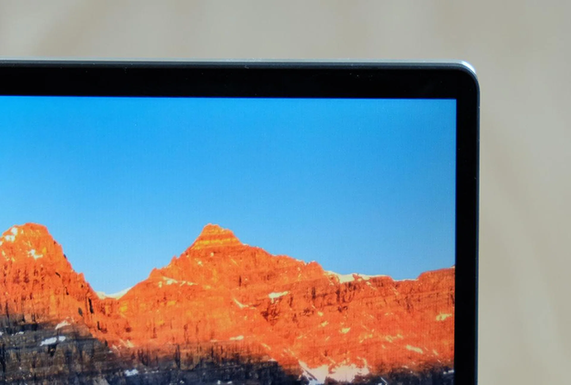 The bezels are really slim.
