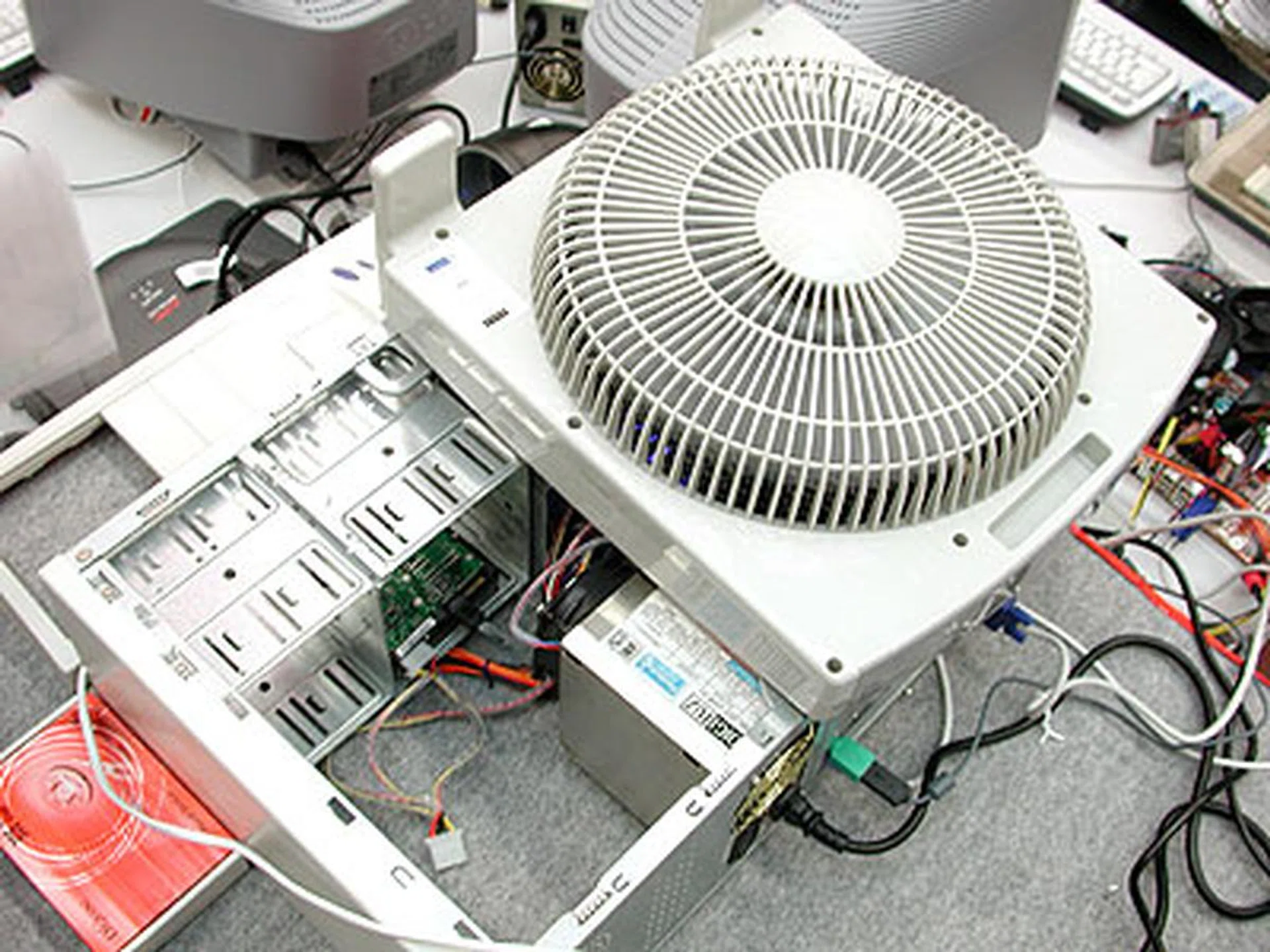 This is how the setup looks like with the box fan used as one of the side cover.