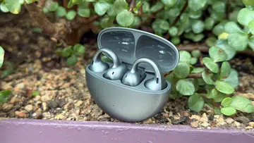 OPPO Enco Clip2 earbuds