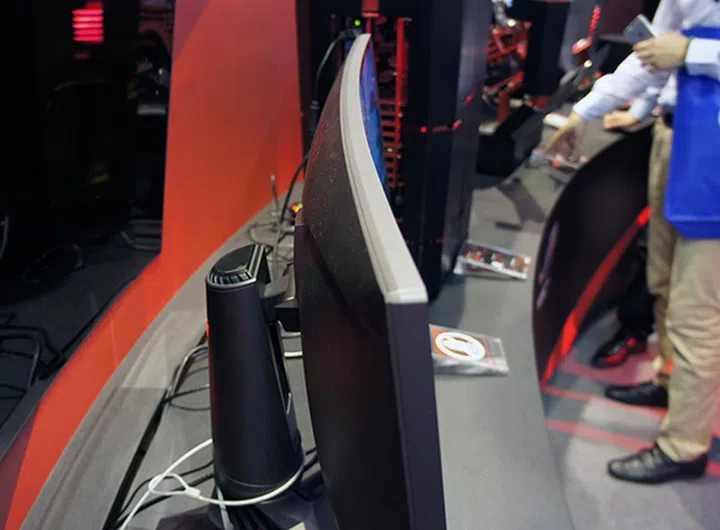 The ROG Curved was designed to immersed gamers in the thick of the action.