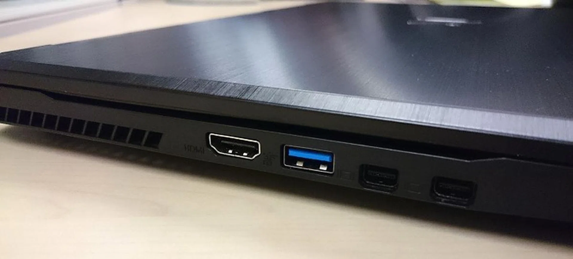 The left profile shows that it’s sleeker than its predecessors. On this edge, you’ll find a HDMI, USB 3.0 and dual Mini-DisplayPort outputs. Also noticeable is an exhaust vent for the CPU/GPU.