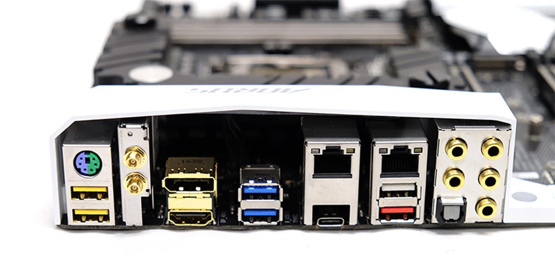 Aorus Z270X Gaming 9 rear I/O