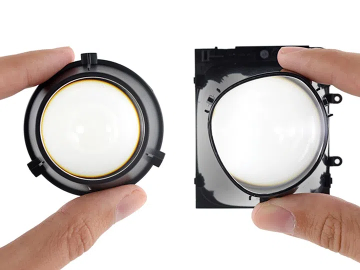 The old lens found in the Developer Kit 2 (left), versus the new custom lenses in the consumer version (right).