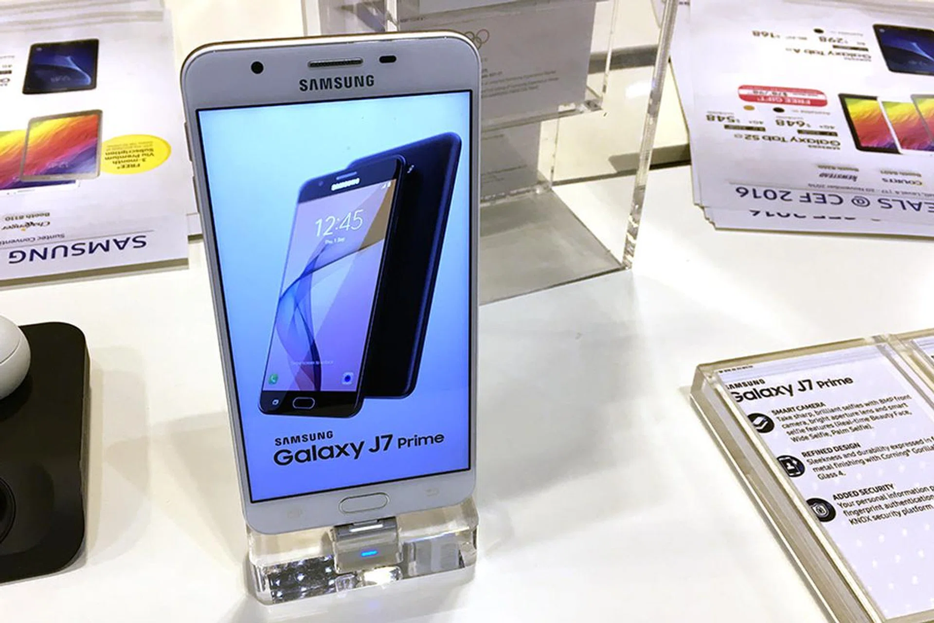 The Samsung Galaxy J7 Prime sports a 5.5-inch screen, 16GB memory, an 8MP front camera that's good for taking selfies, and is available in black and white color options. Going for $398.