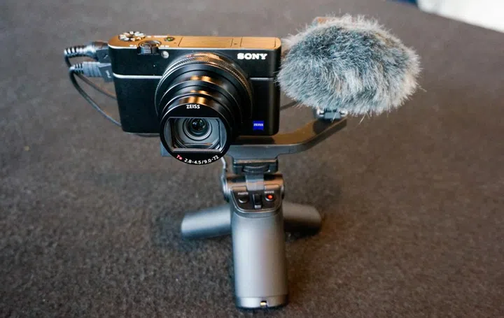 The camera can now be connected to a dedicated microphone for better audio capture.