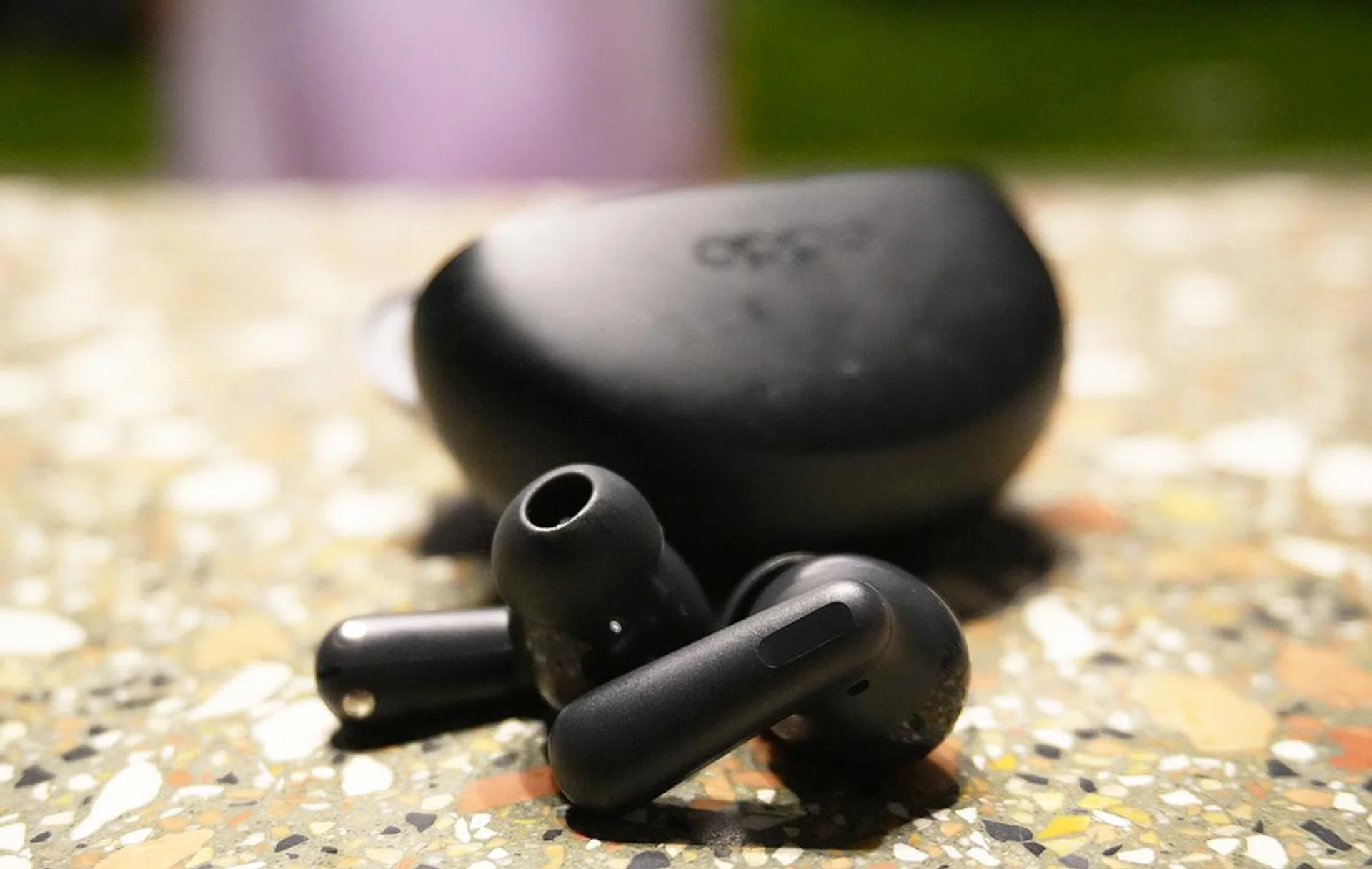 OPPO EncoAir4 Pro in Midnight Black. Photo: HWZ