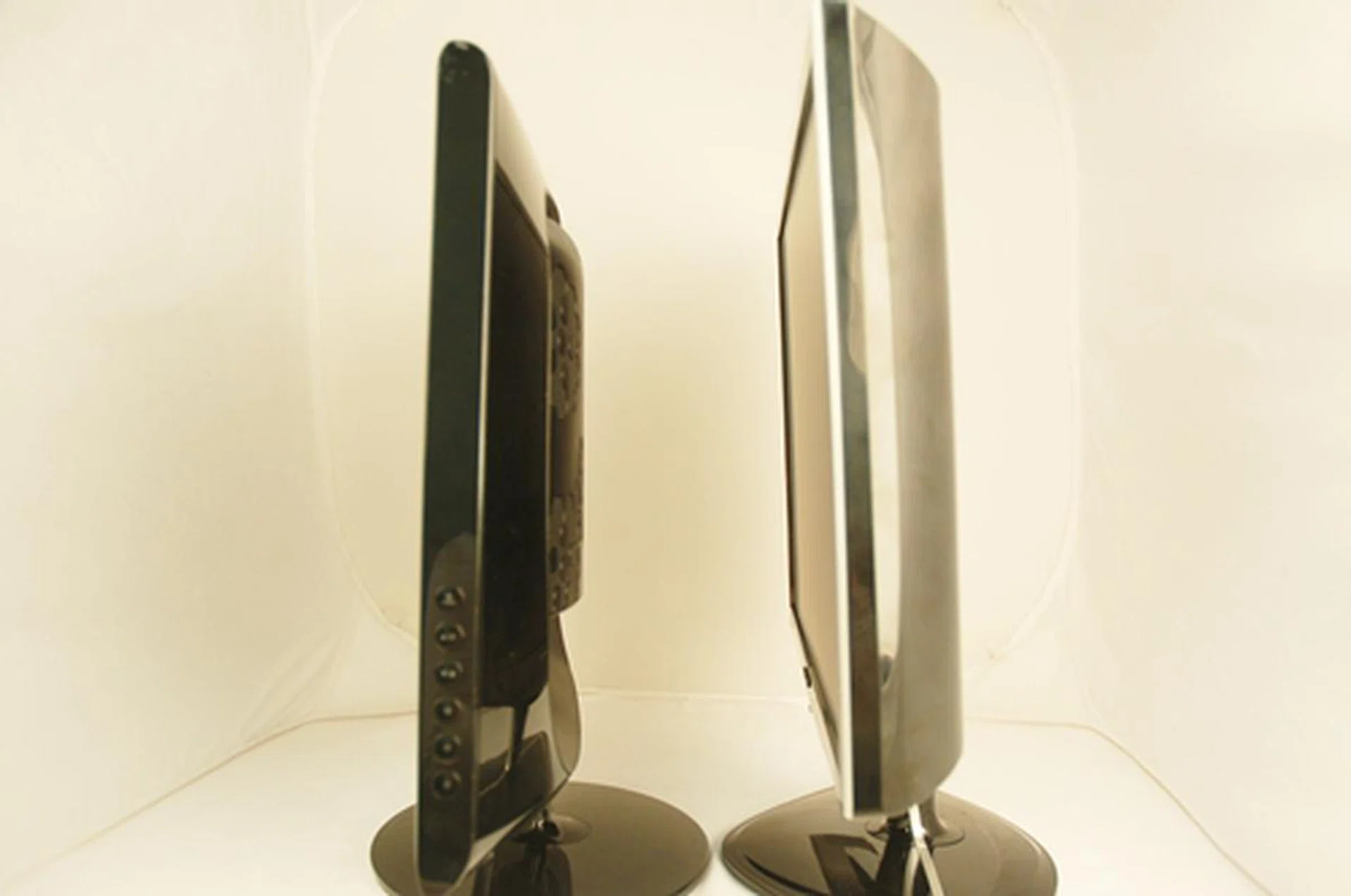 As you can see here, it (pictured on the left) is slightly thinner than the ViewSonic (pictured on the right).