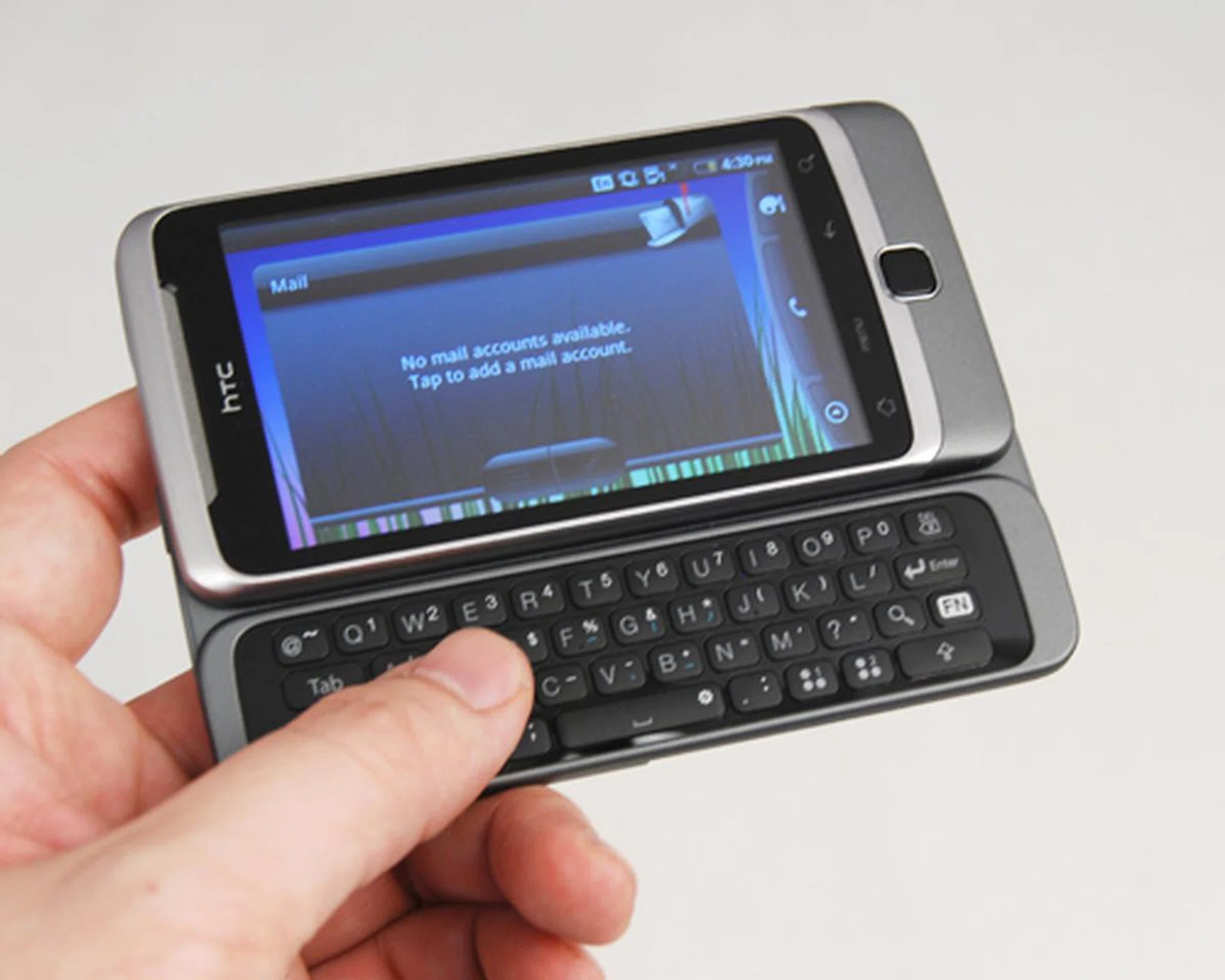 We loved the keyboard design - slim, great tactile feedback, and well-spaced. In fact, it's too well-spaced, making it hard for our thumbs to reach the middle keys.