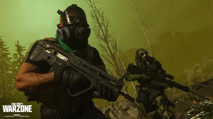 You'll have to stay away from the circle of green gas! | Image: Activision