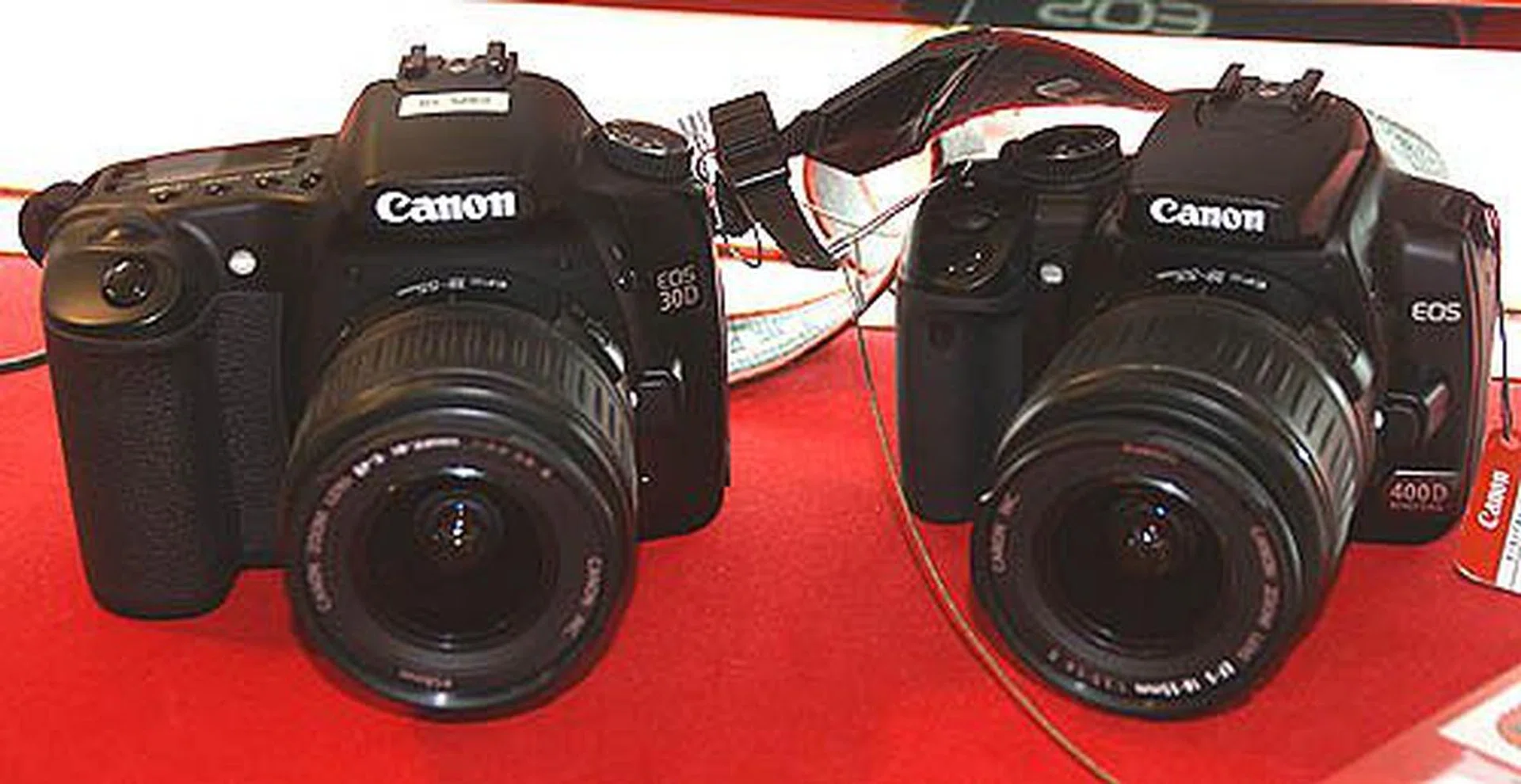 Mean and powerful Canon DSLR cameras are also up for grabs. The EOS 30D with kit lens is available at $2669. Also, do check out the latest EOS 400D which is ready for pre-orders at the show with a retail price of S$1669.