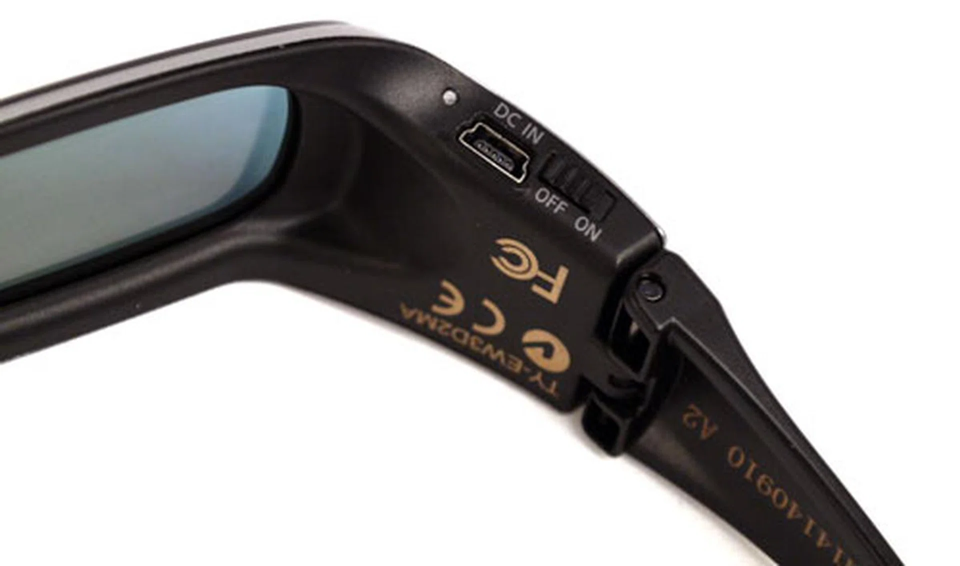 Little things can go a long way, such as Panasonic's 'slider' power switch and a mini-USB port. In other words, you don't have to play the guessing game to find out if the glasses are on or off, and you get to recharge the EW3D2MA whenever it runs out of juice.