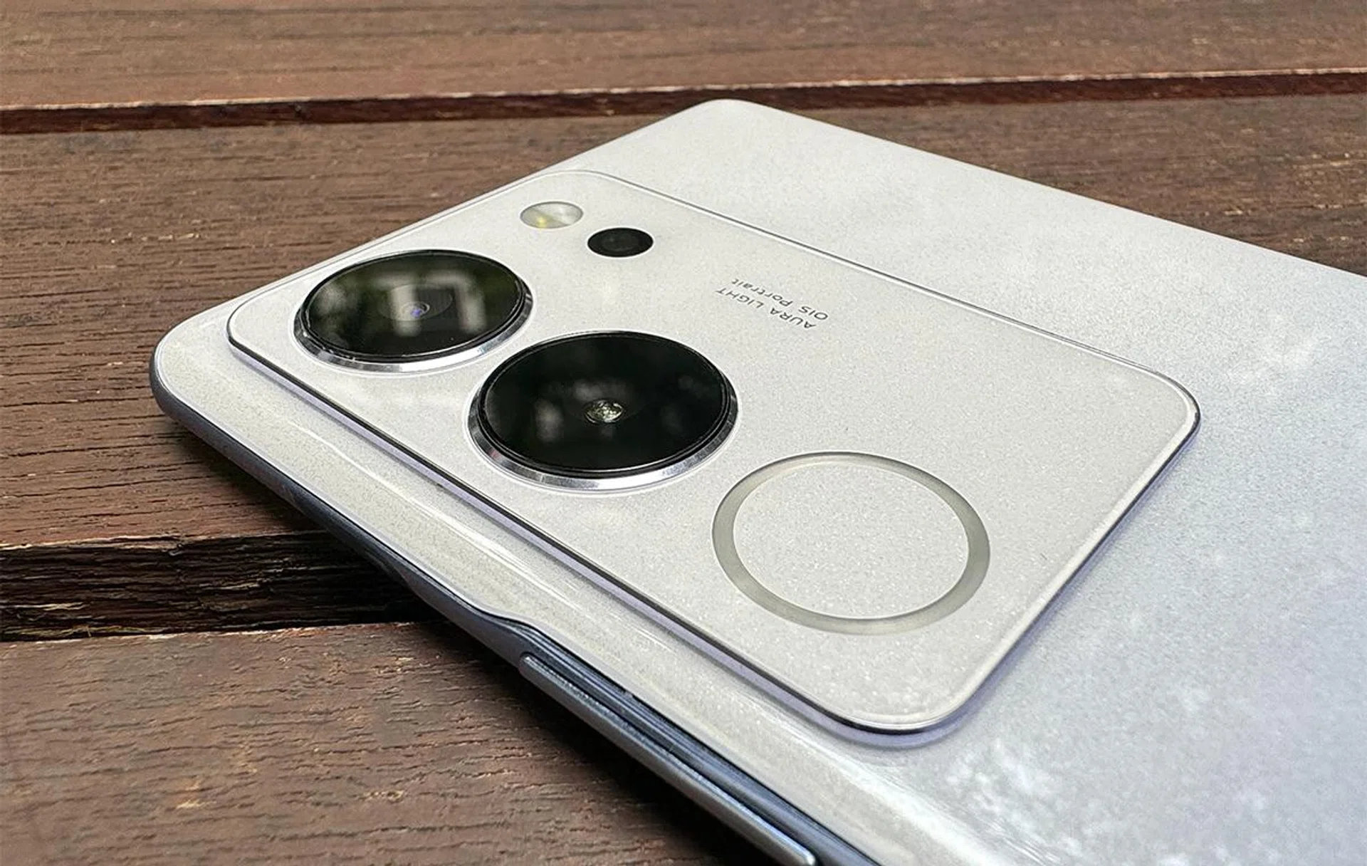 The rear camera configuration with Aura Light 2.0.