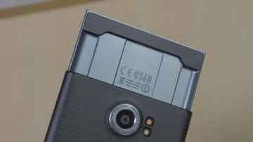 The 18MP rear camera of the BlackBerry Priv is rated as good as the Apple iPhone 6s by DxOMark.