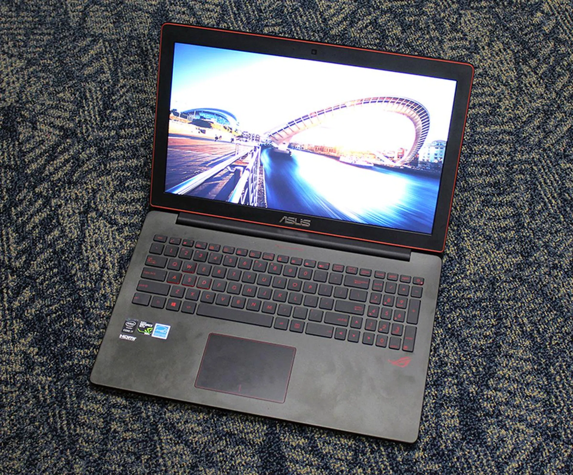 Having a 4K display is nice and all, but unfortunately the GeForce GTX 960M is not quite up to task for driving it for games.