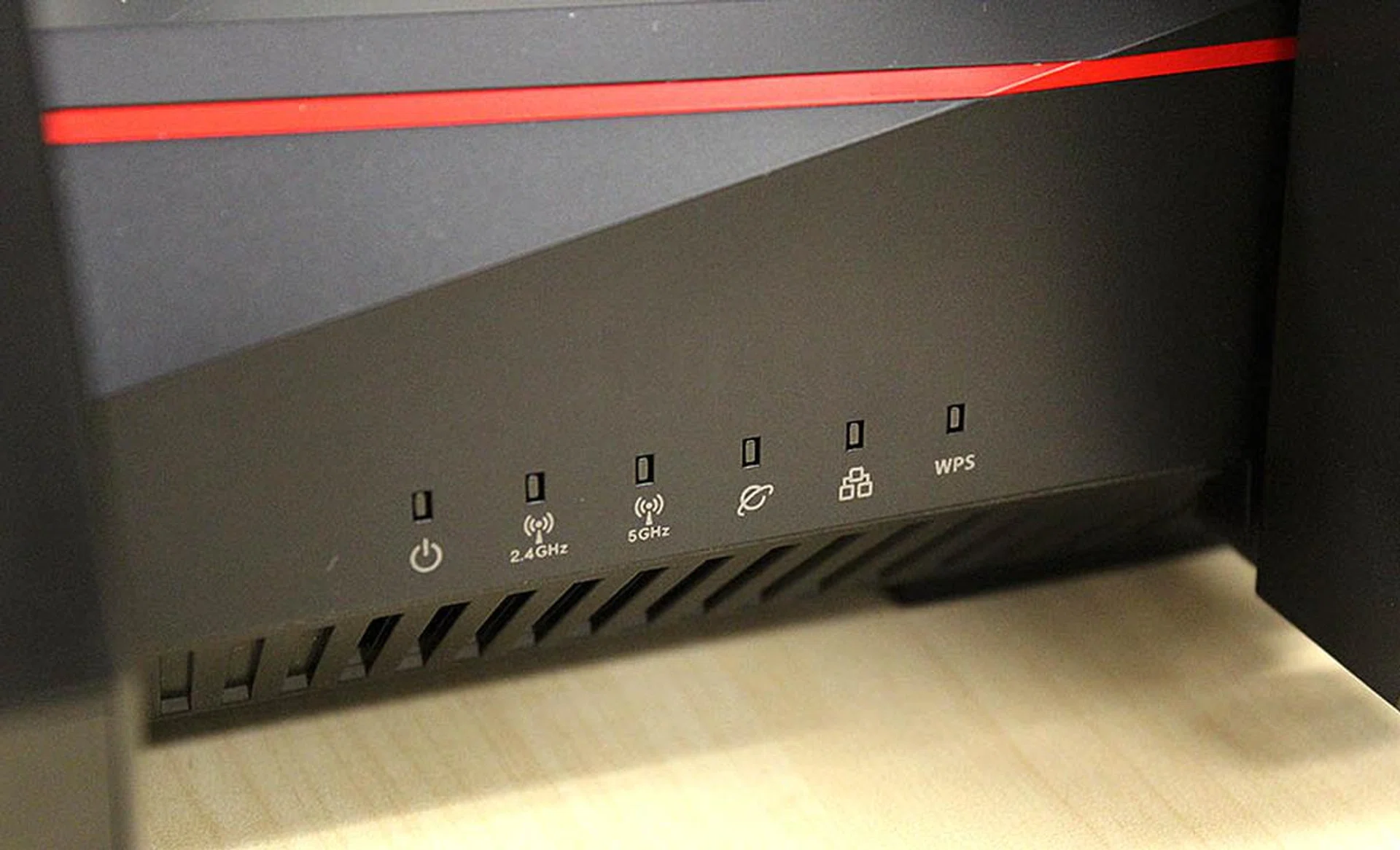 The LED indicators are actually pretty small, considering the size of the router. There are also no individual LED indicators for the router's Ethernet LAN ports.