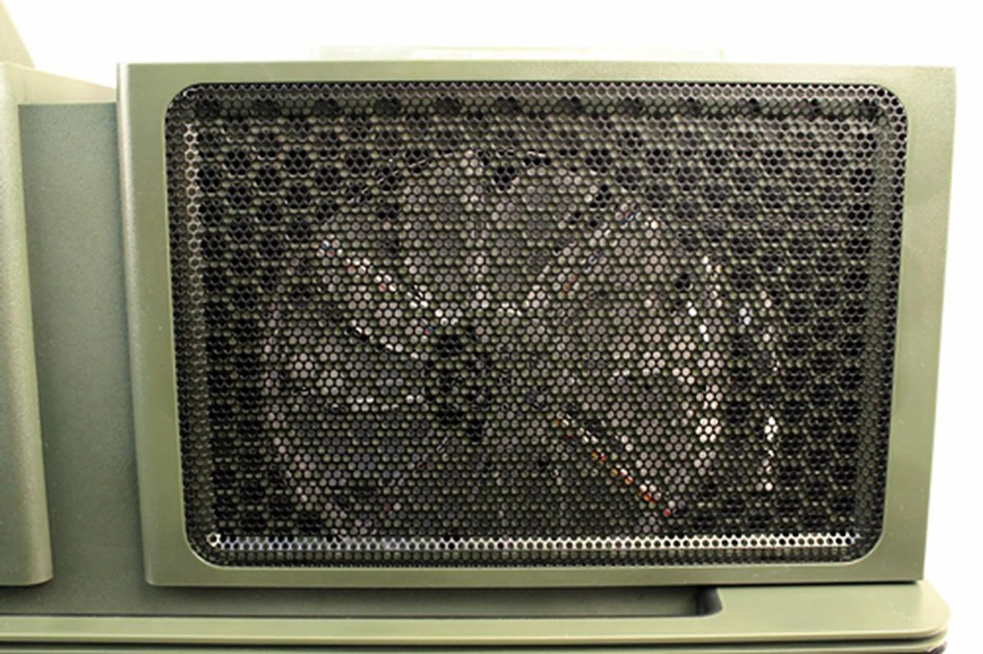 The removable wire mesh sits in front of the supplied 230mm cooling fan. The casing does offer some control over the operation of the cooling fan, in terms of its rotational speed and LED illumination.