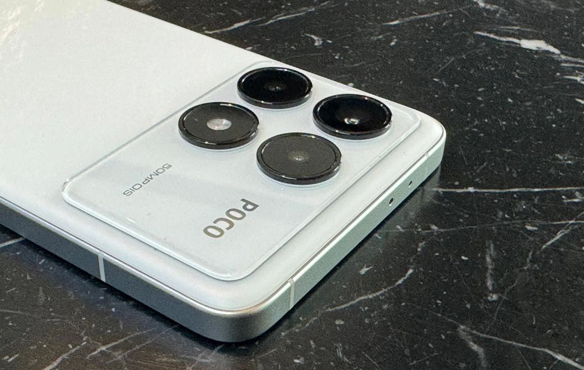 Poco F6 Pro.