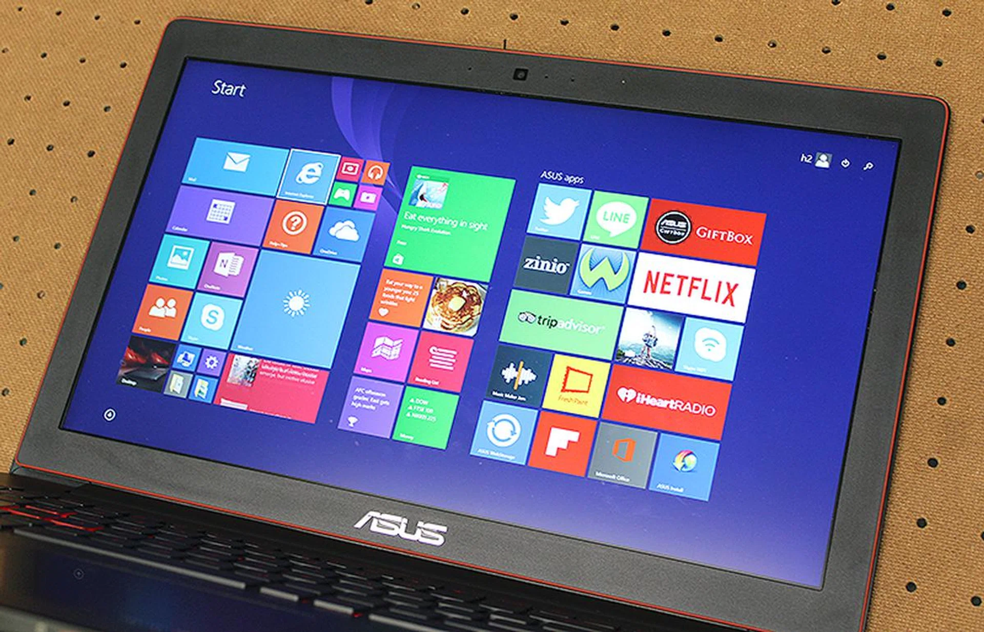 The ASUS ROG G501's bezel is thick and an eyesore. However, the 4K panel itself is wonderfully crisp and sharp.